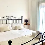 Square Inn Apartment