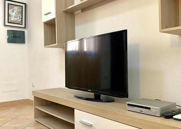 Square Inn Apartment